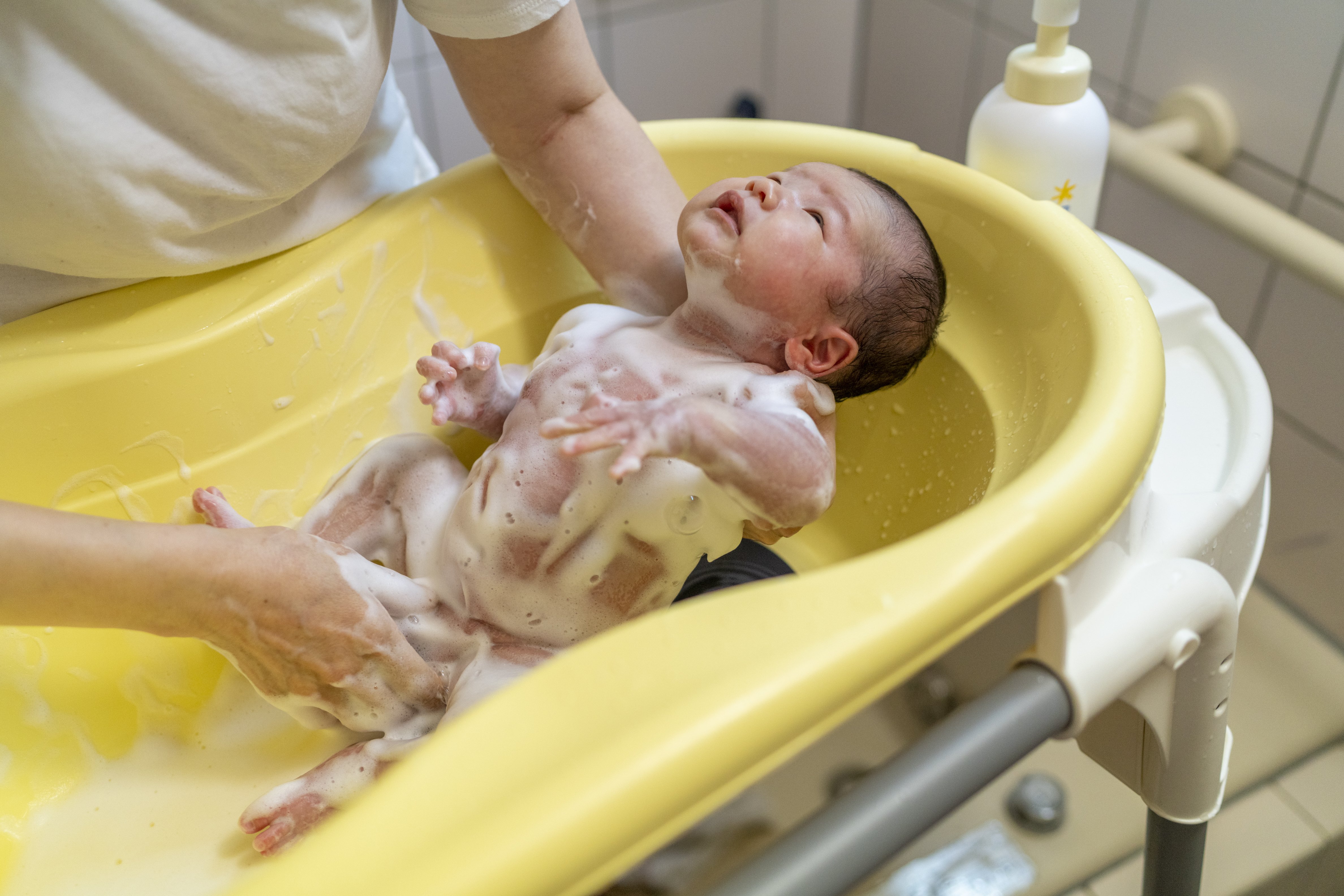 【助産師監修】初めてでも安心！新生児（赤ちゃん）の沐浴・お風呂の入れ方